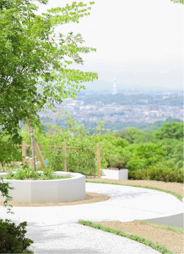 晴れた日には海をも望める最高のロケーション