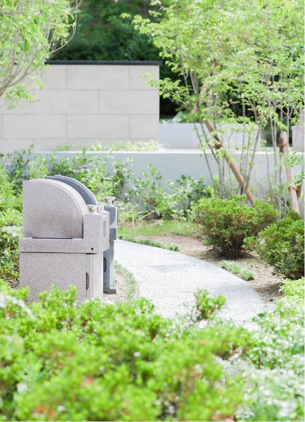 緑あふれる自然豊かな霊園風景