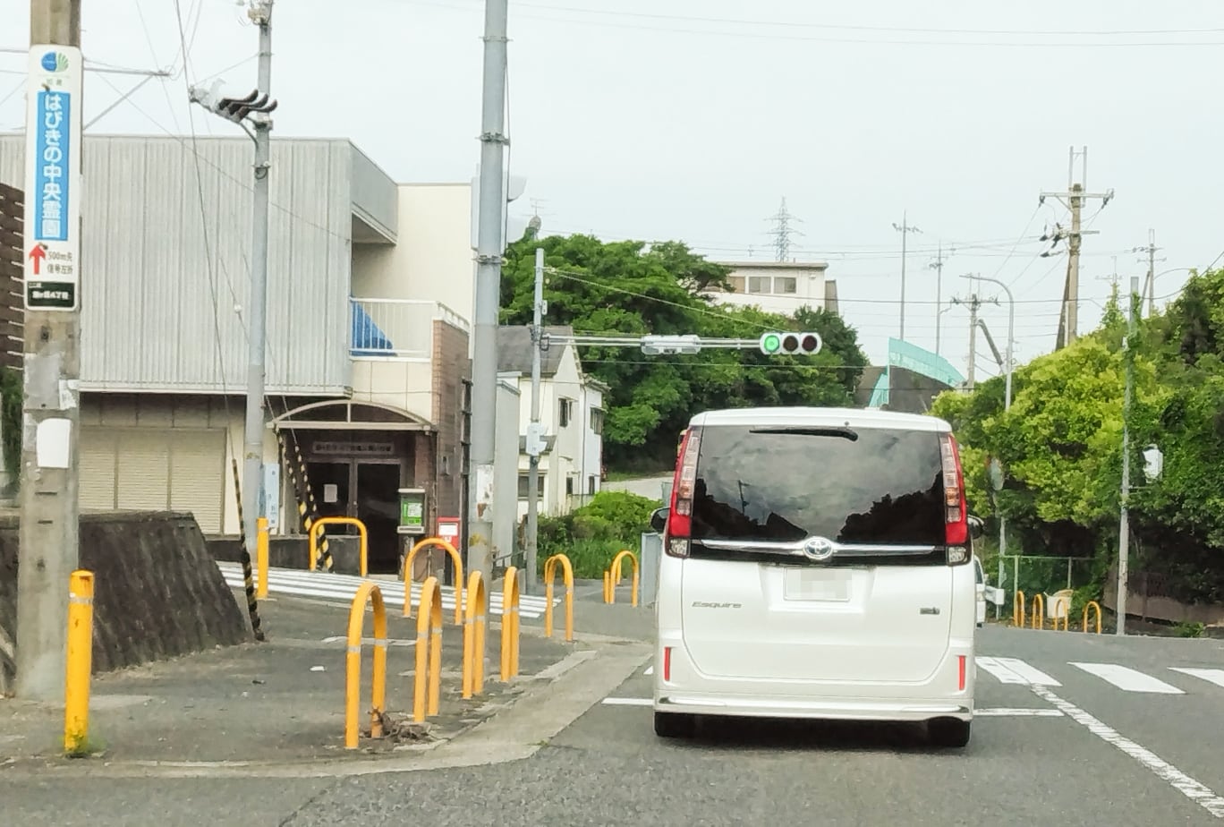 当霊園の電柱看板の写真